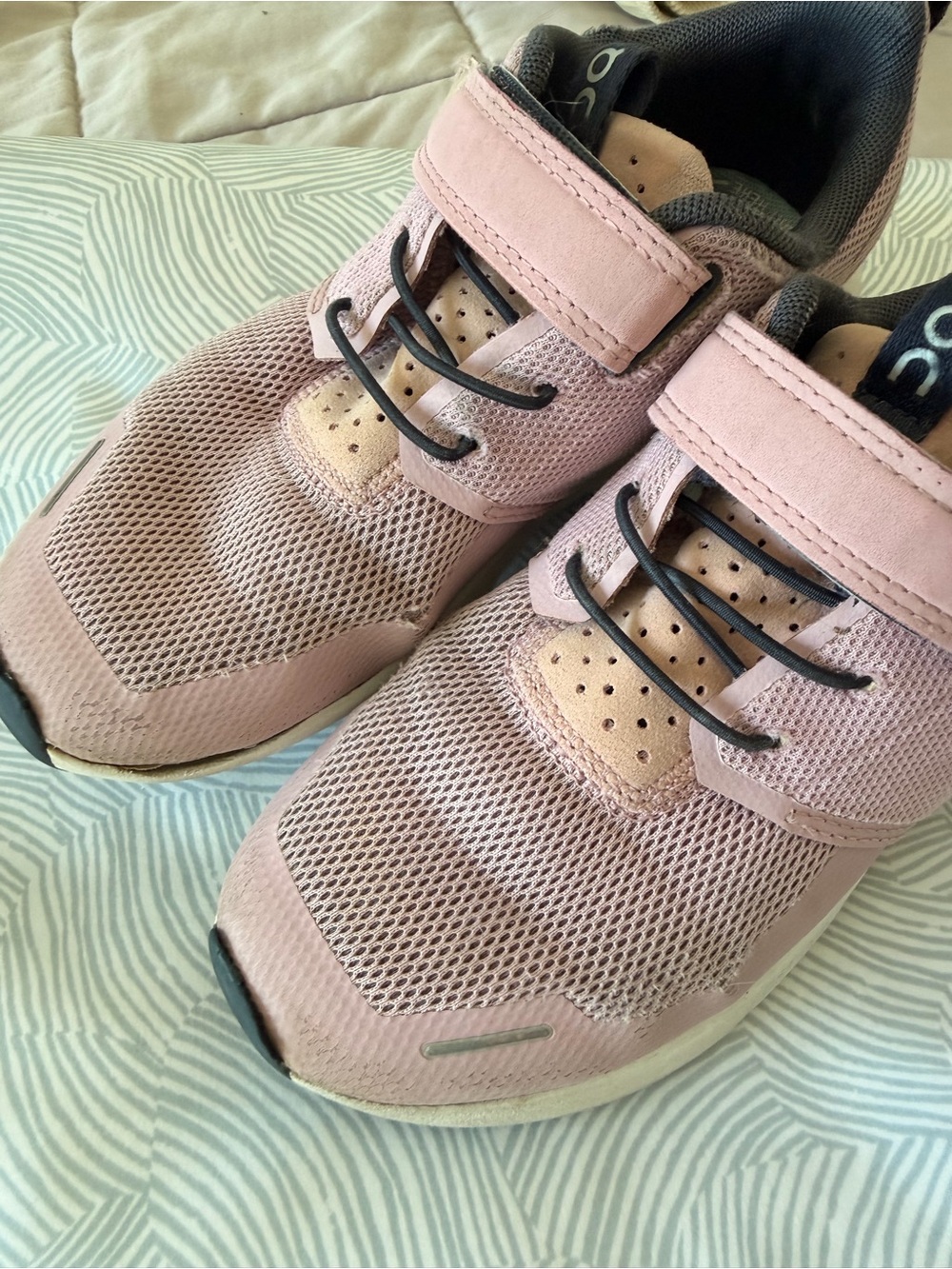 On Cloud Kids Pink Athletic Sneakers with Hook-and-Loop Strap!